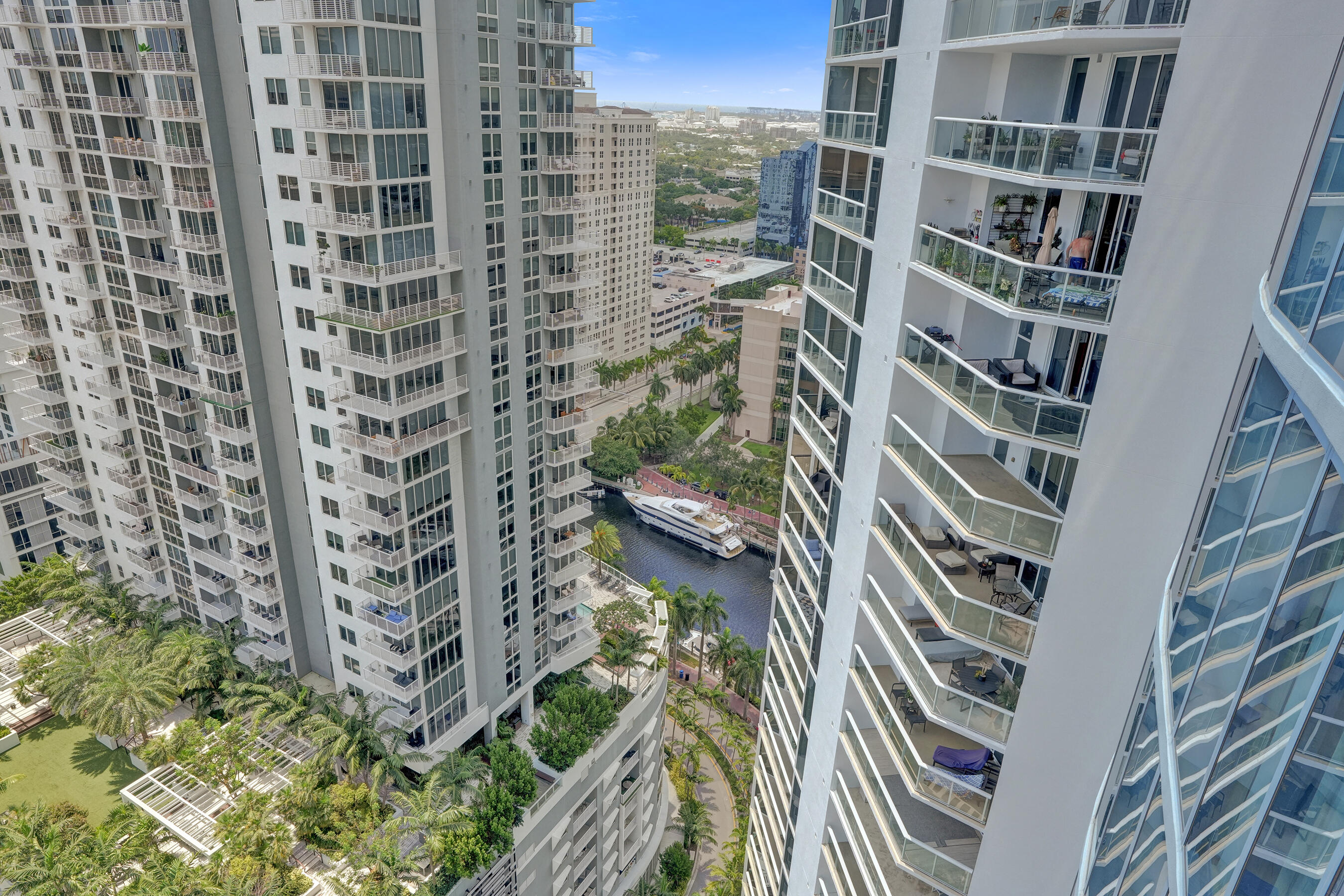 333 Las Olas #2906 Fort Lauderdale, FL 33301