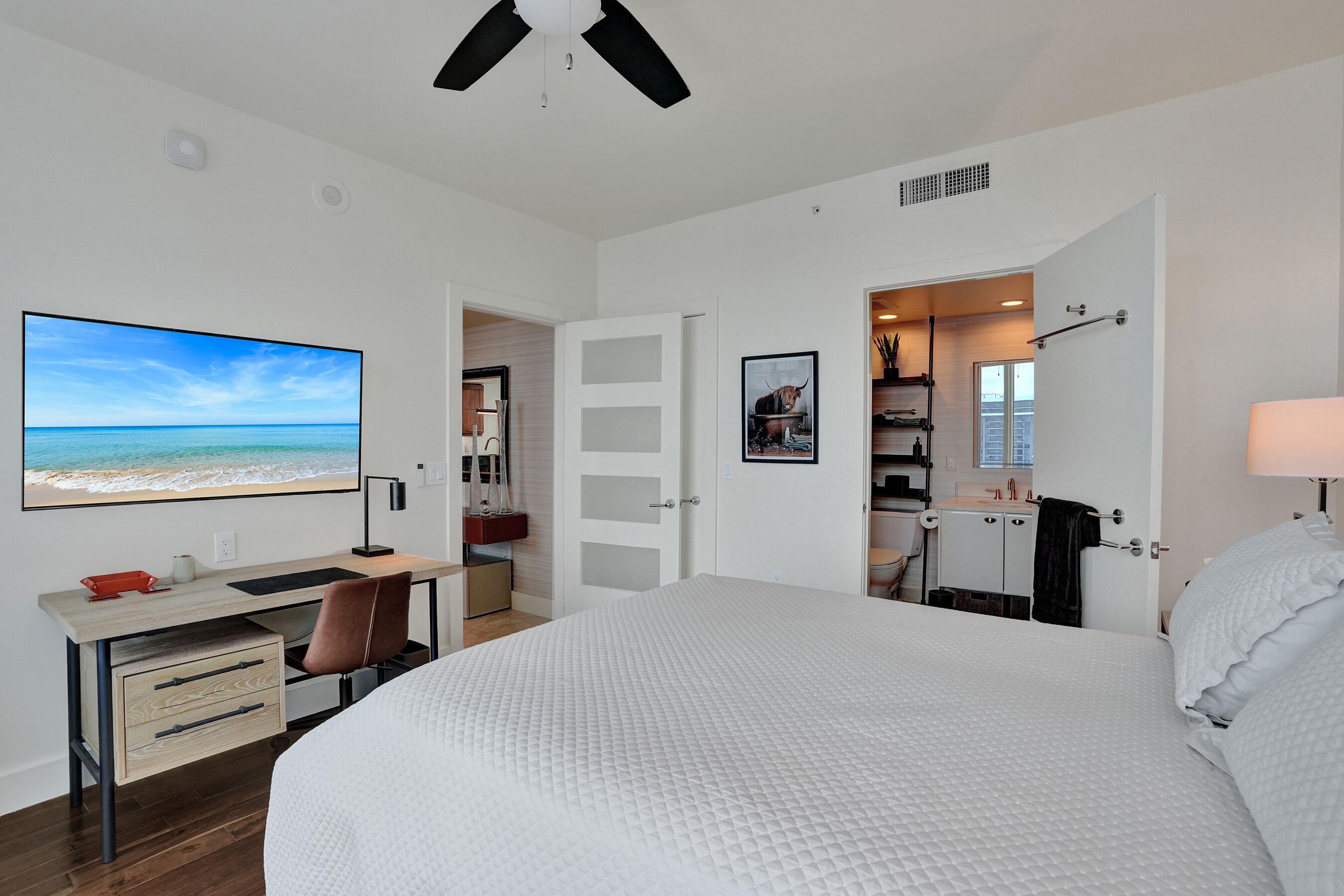 333 Las Olas #2906 Fort Lauderdale, FL 33301