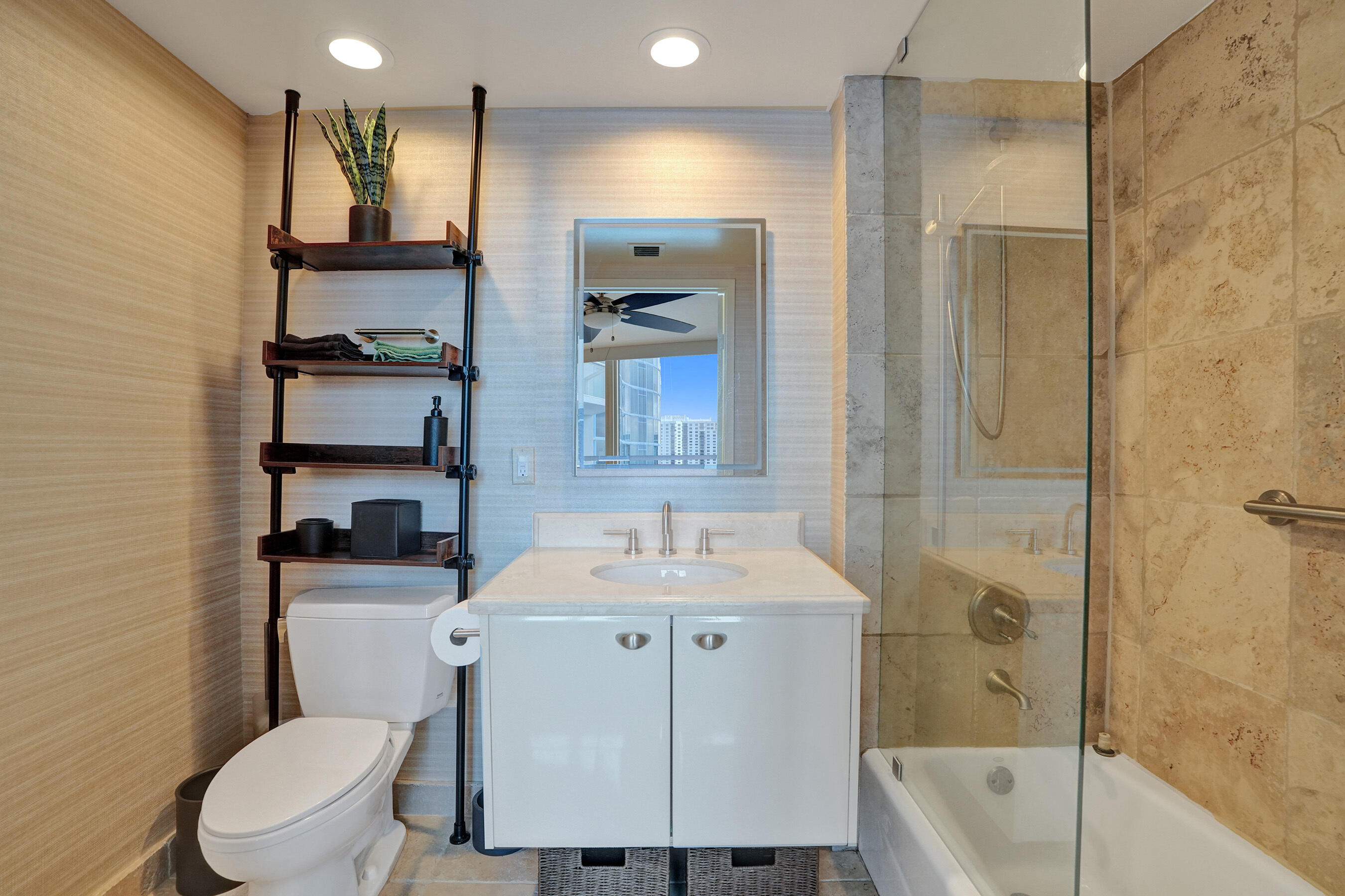 333 Las Olas #2906 Fort Lauderdale, FL 33301
