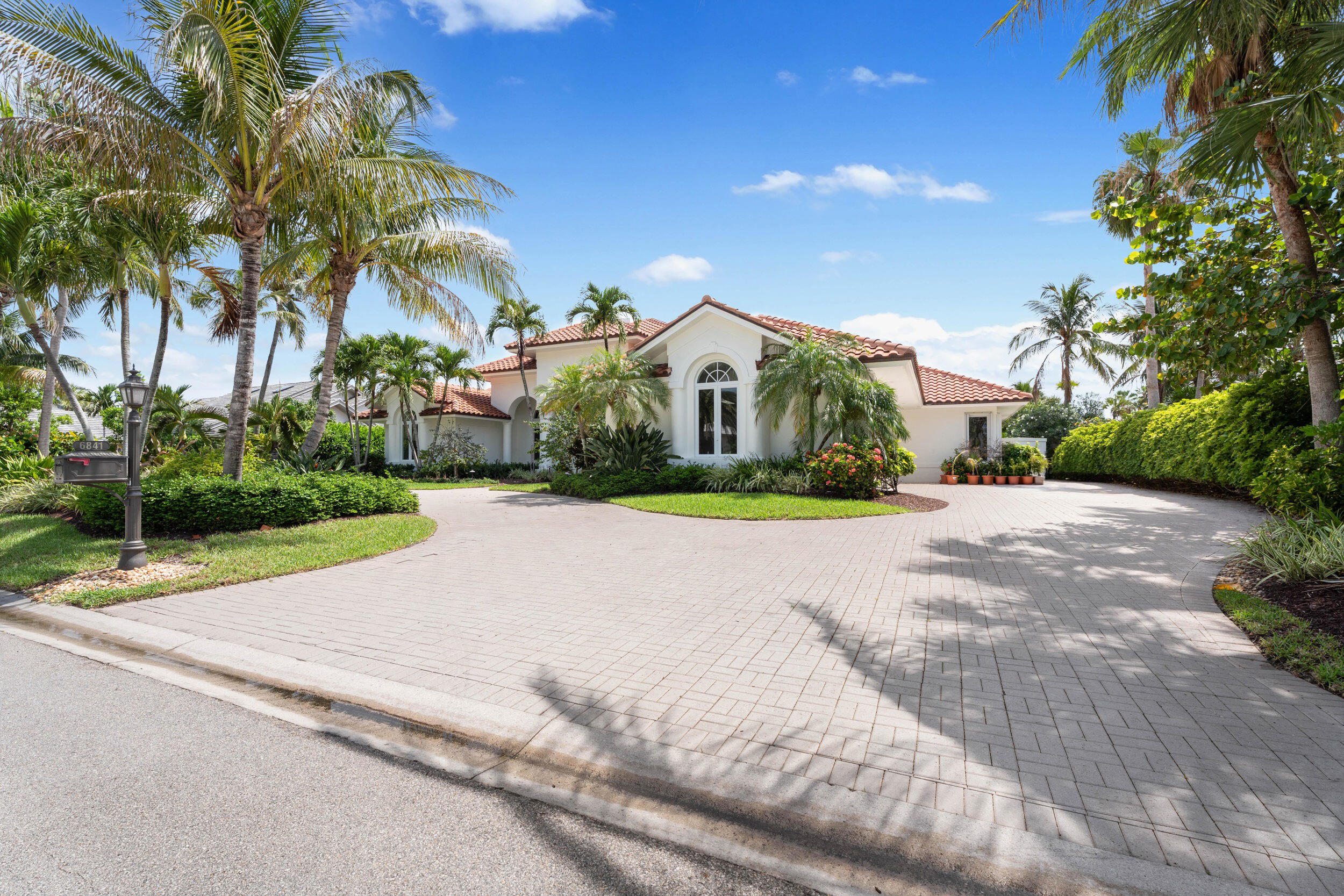 6841 SE Harbor Stuart, FL 34996