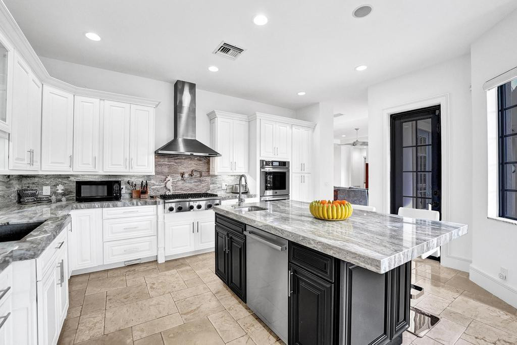 2340 NE 47th Lighthouse Point, FL 33064