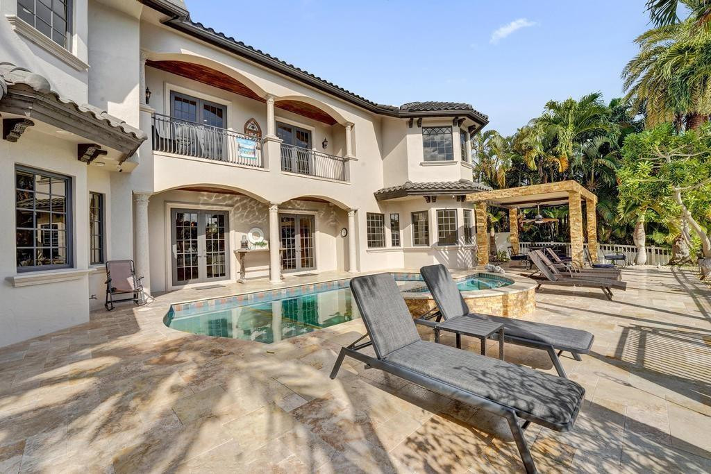 2340 NE 47th Lighthouse Point, FL 33064