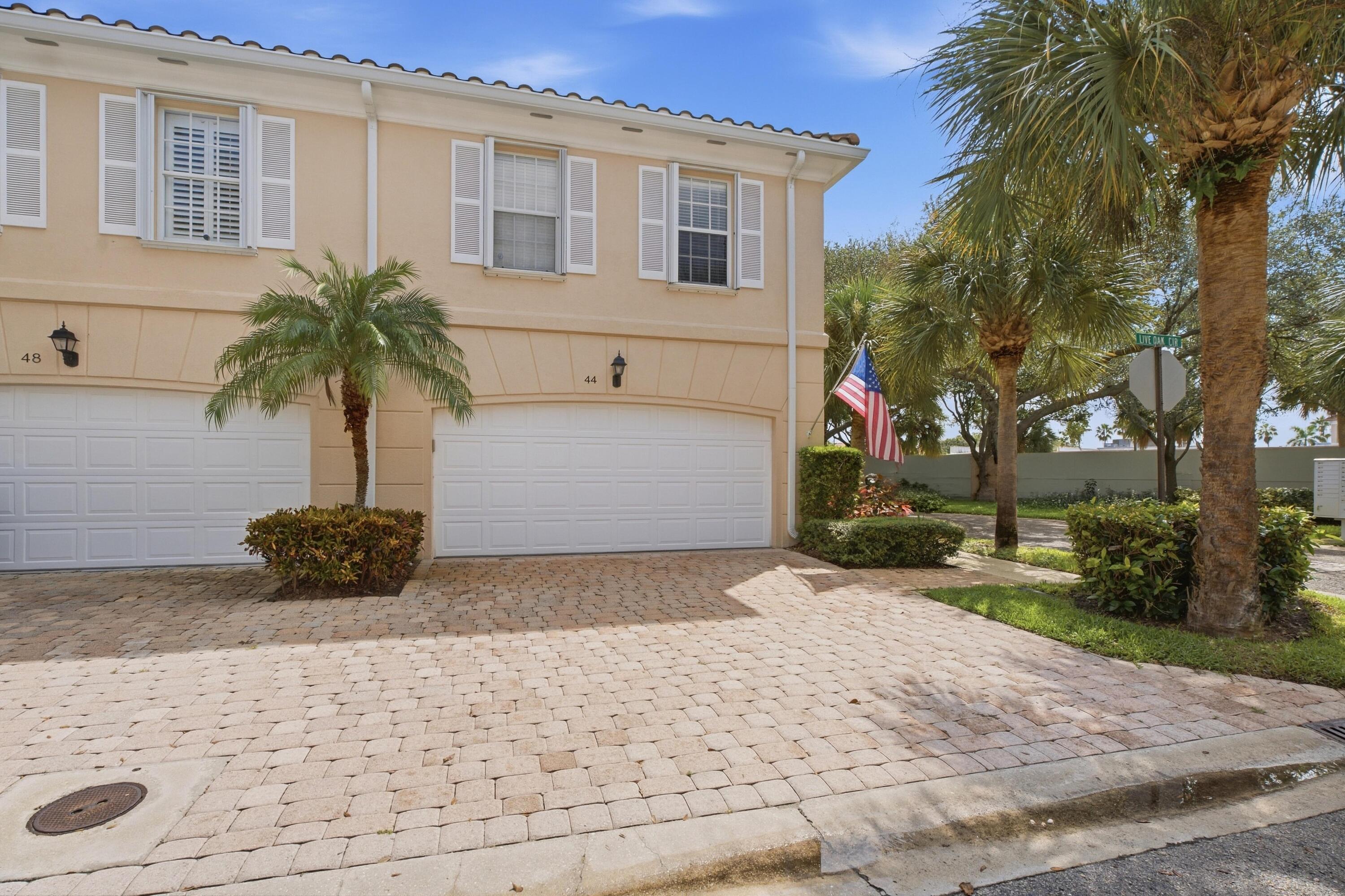 44 Live Oak Cir