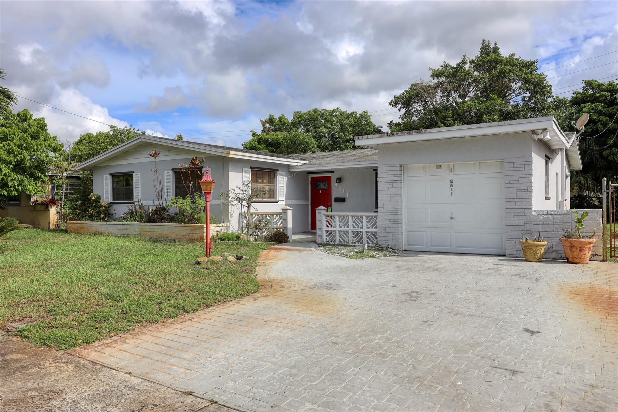 4211 NW 24th St,Lauderhill, FL 33313