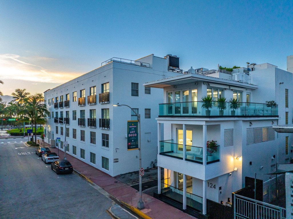 124 11th Miami Beach, FL 33139