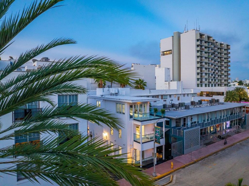 124 11th Miami Beach, FL 33139