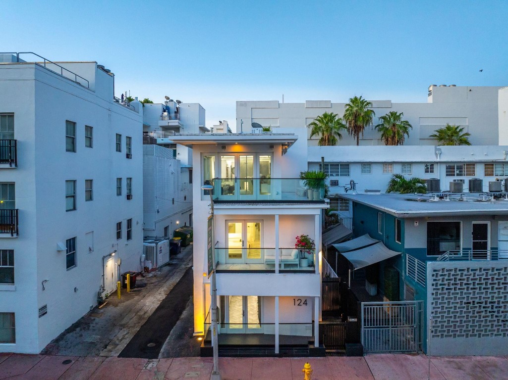 124 11th Miami Beach, FL 33139