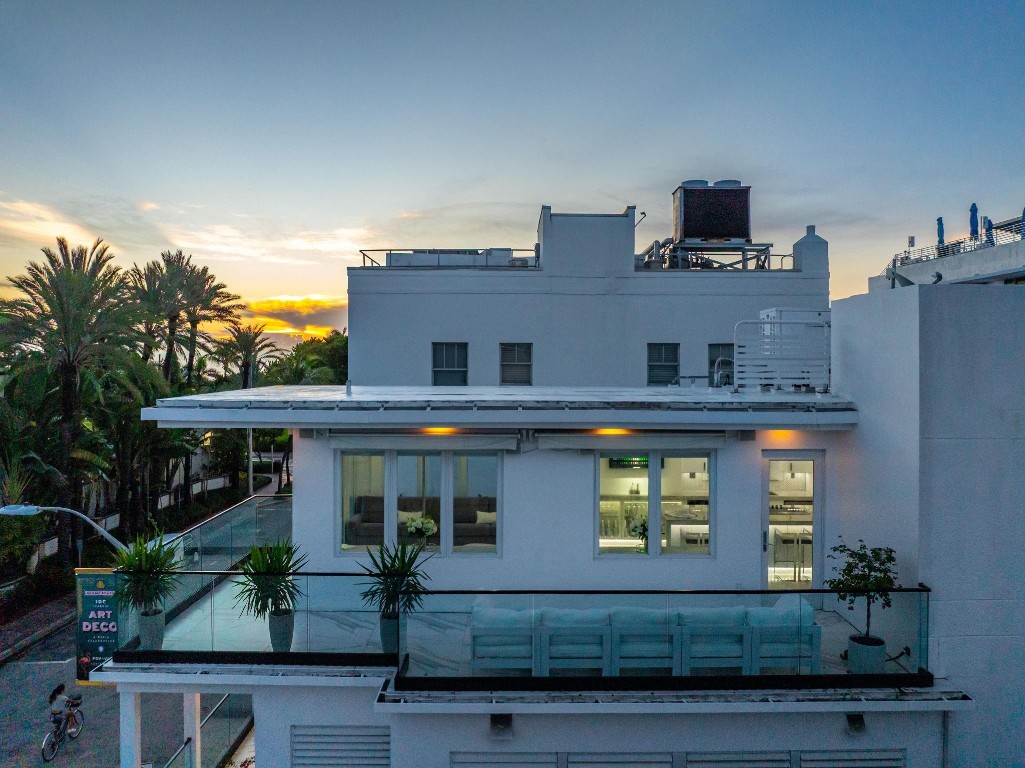 124 11th Miami Beach, FL 33139