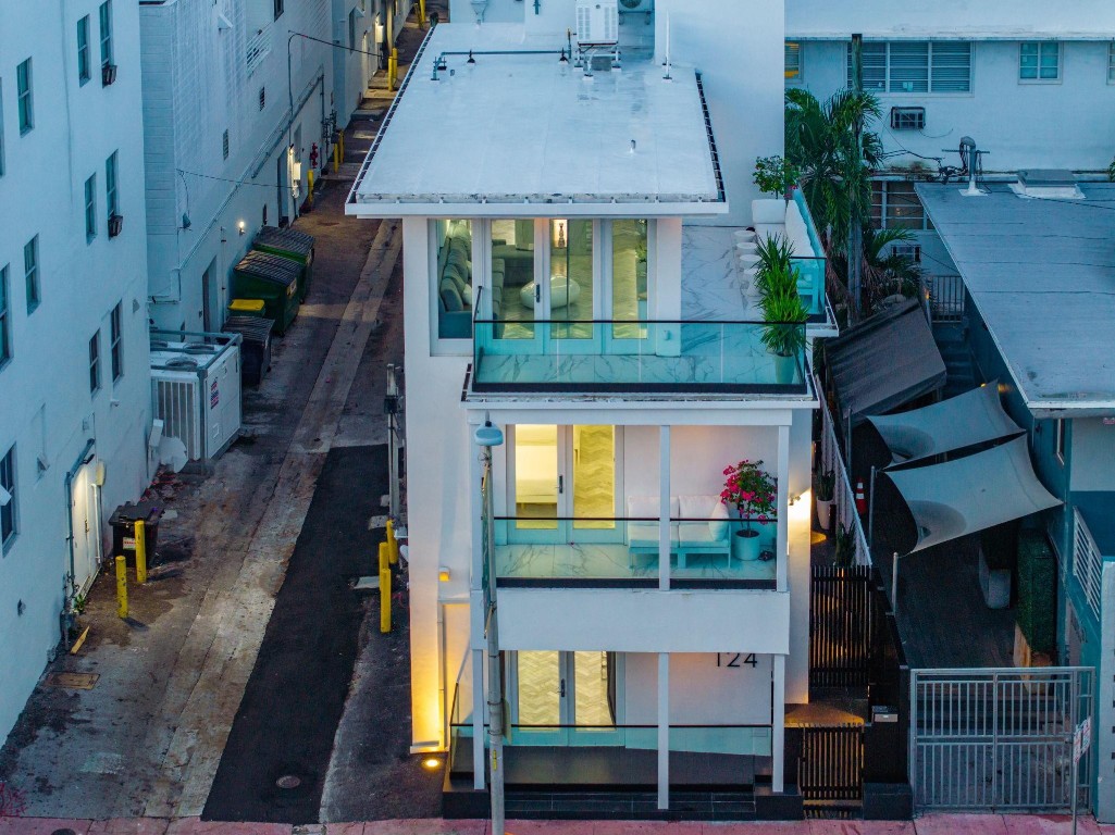 124 11th Miami Beach, FL 33139