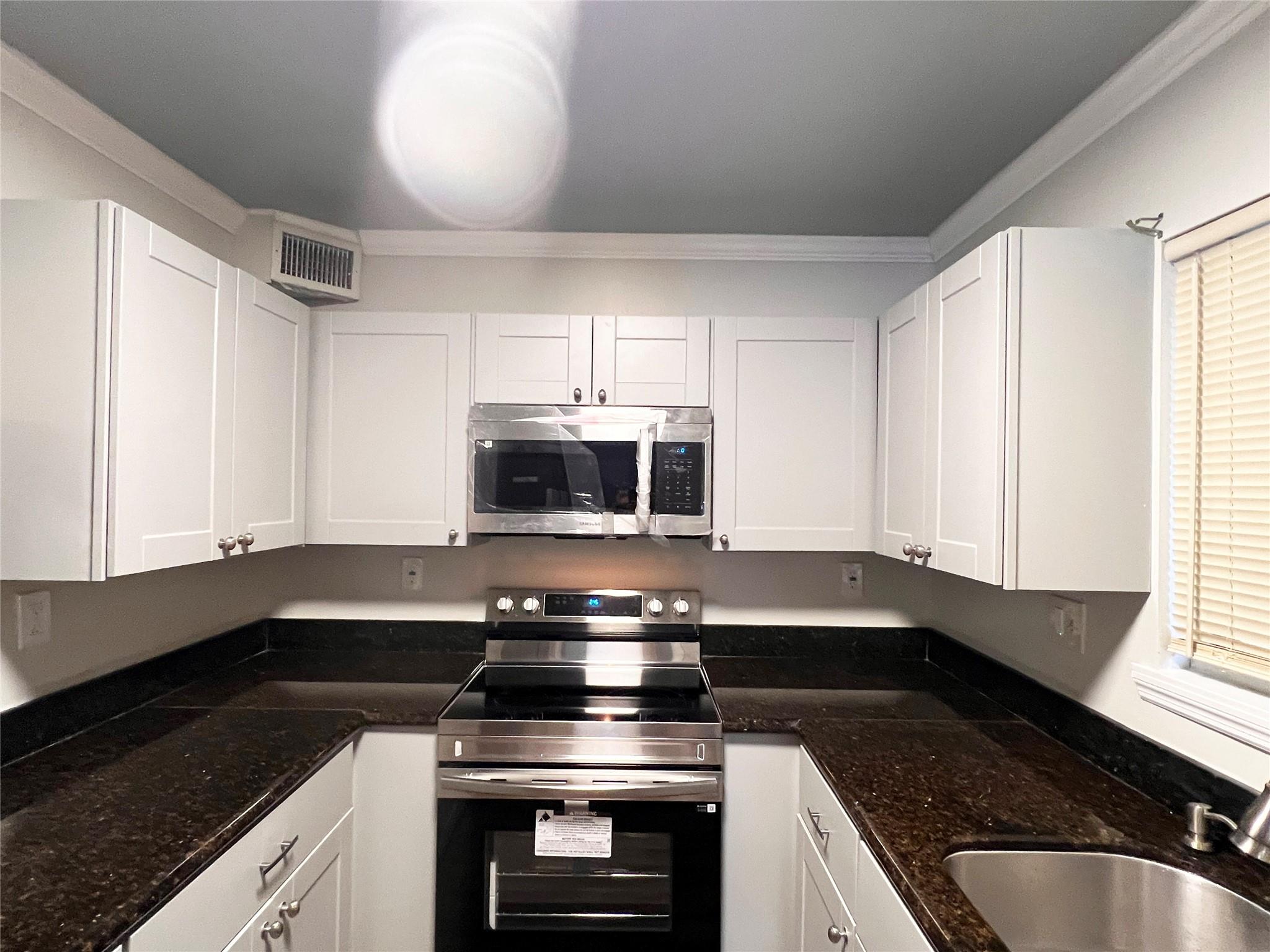 459 N Laurel Dr #2002