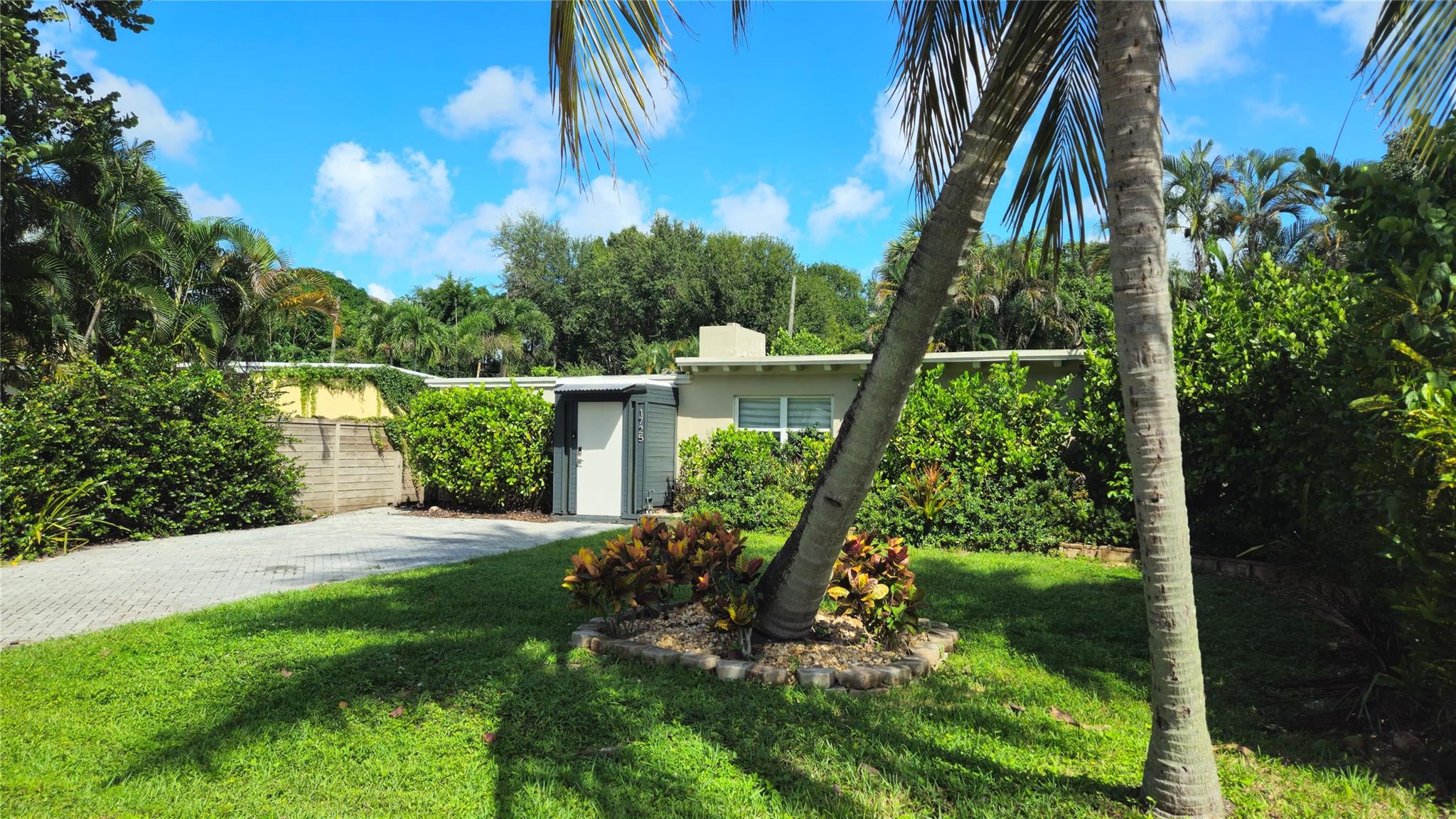 1725 SW 14th St
