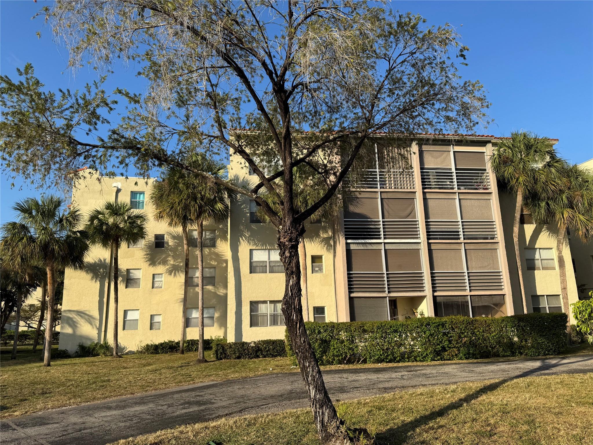 1810 N Lauderdale Ave #2210