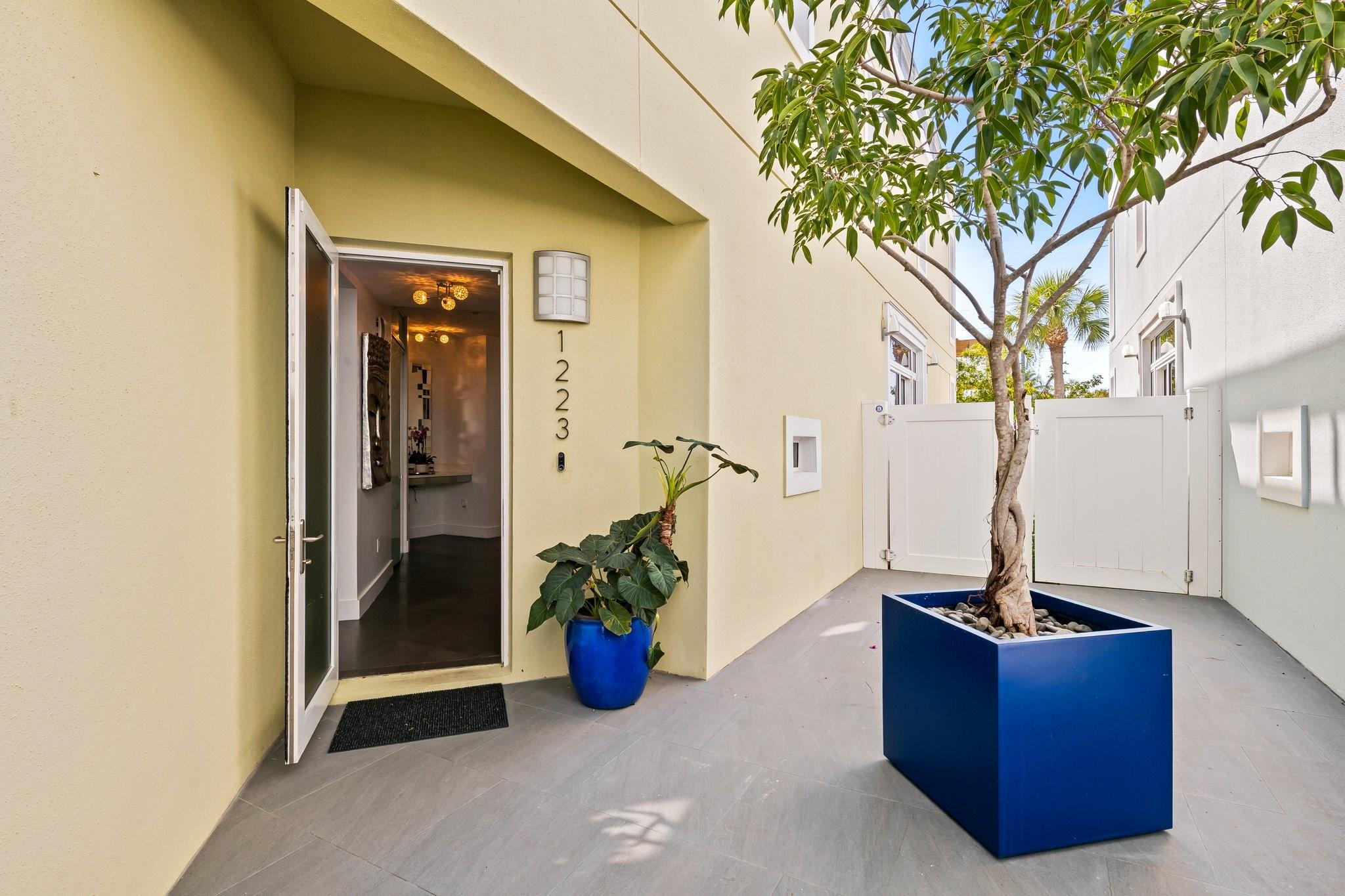 1223 NE 14th Ave Fort Lauderdale, FL 33304