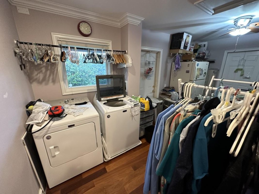 418 Alamanda Dr Hallandale Beach, FL 33009