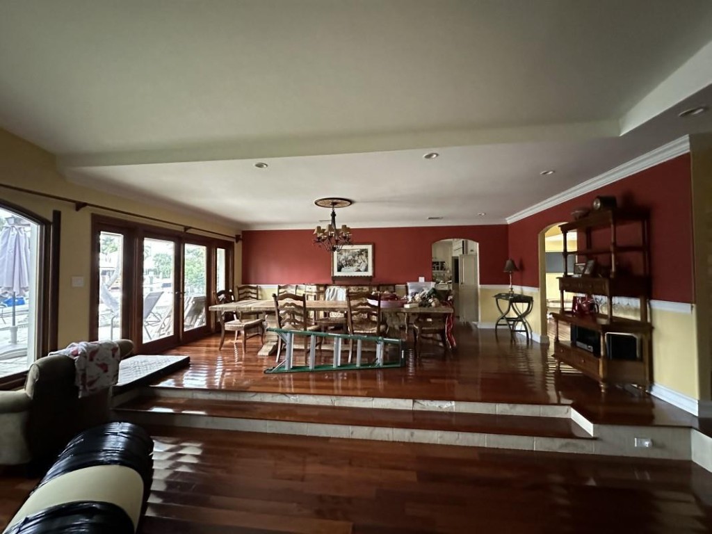 418 Alamanda Dr Hallandale Beach, FL 33009