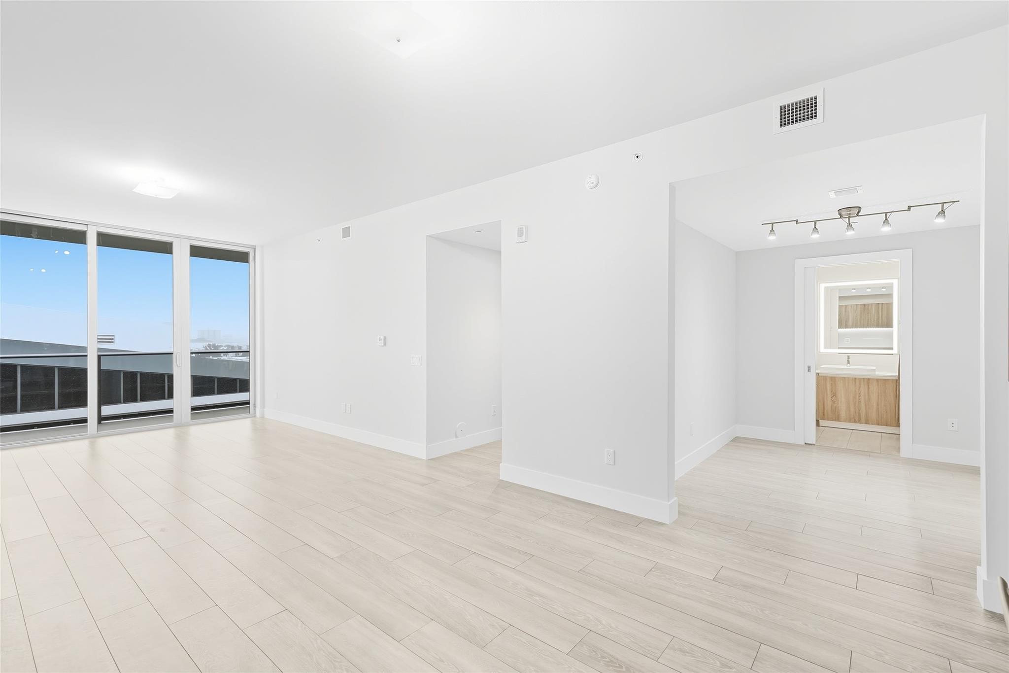 2960 NE 207th St #1108 Miami, FL 33180