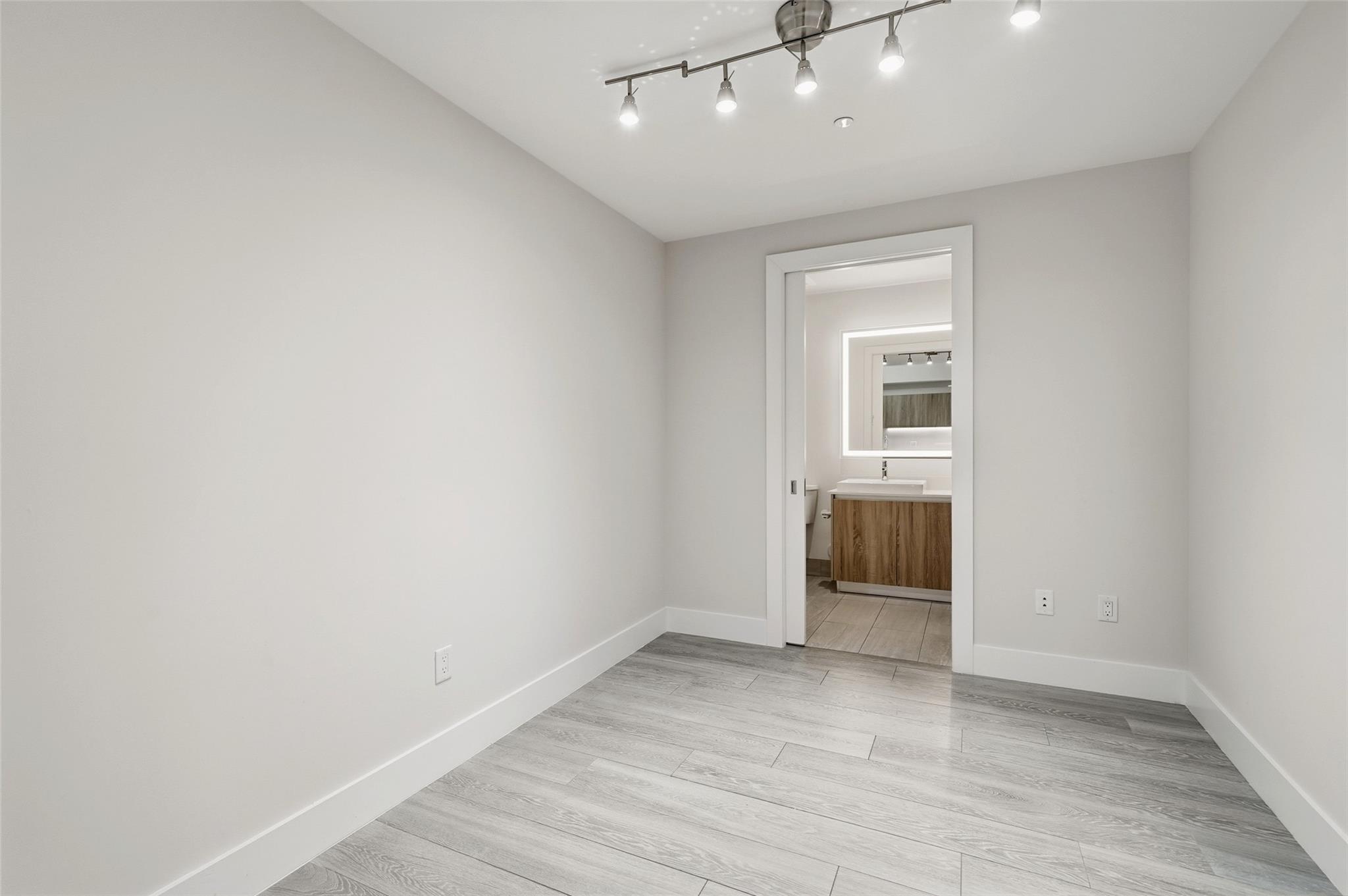 2960 NE 207th St #1108 Miami, FL 33180