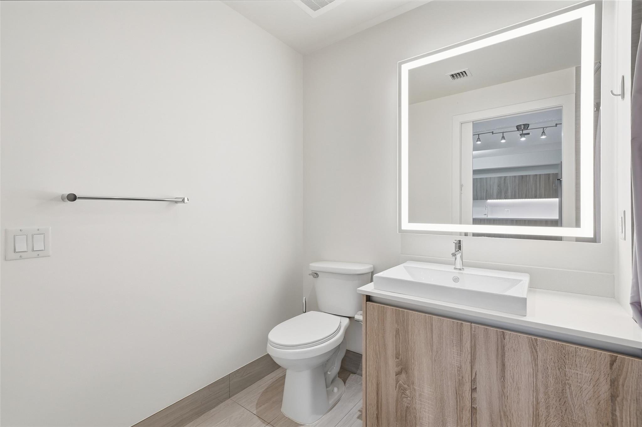 2960 NE 207th St #1108 Miami, FL 33180