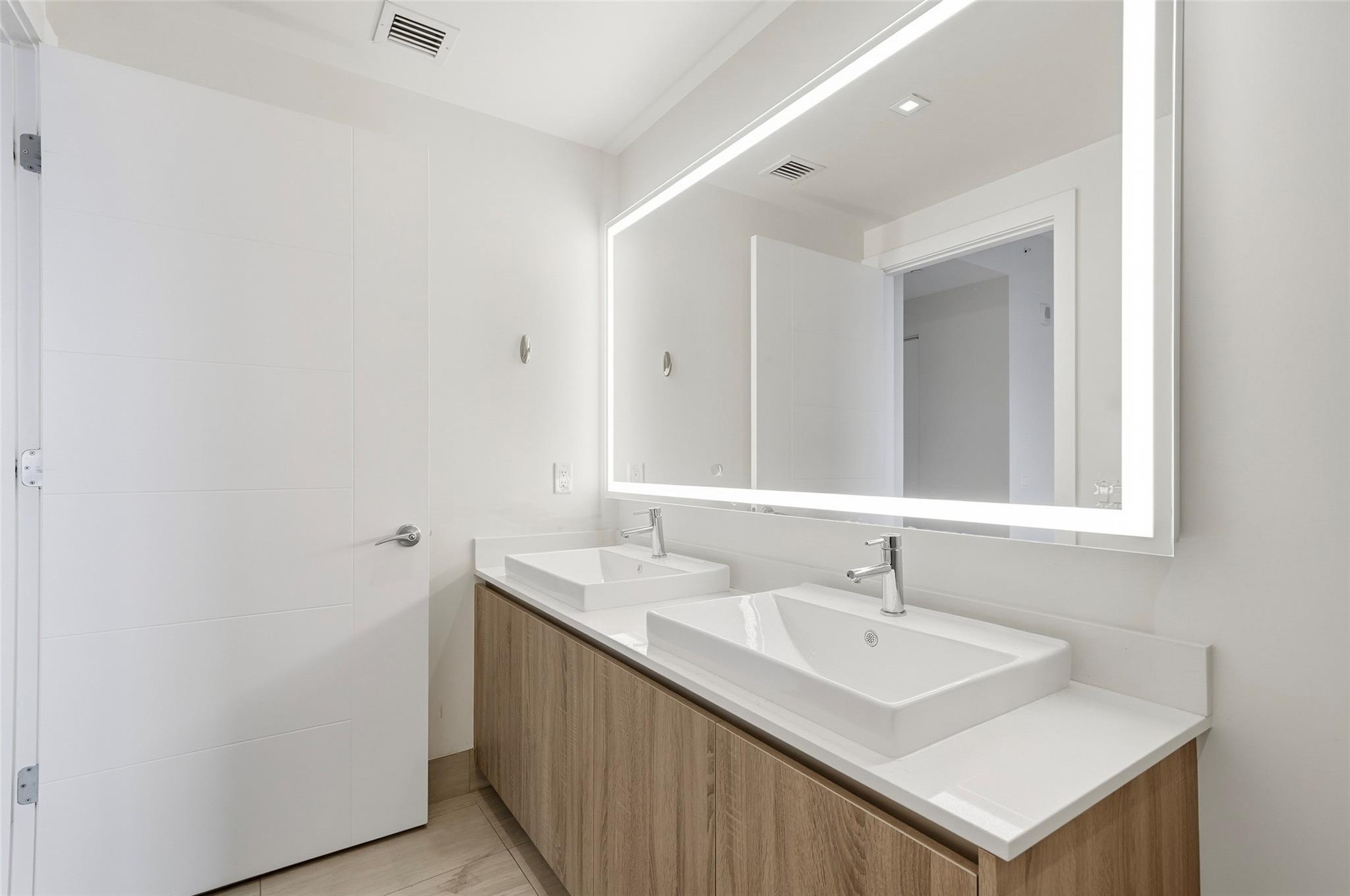 2960 NE 207th St #1108 Miami, FL 33180