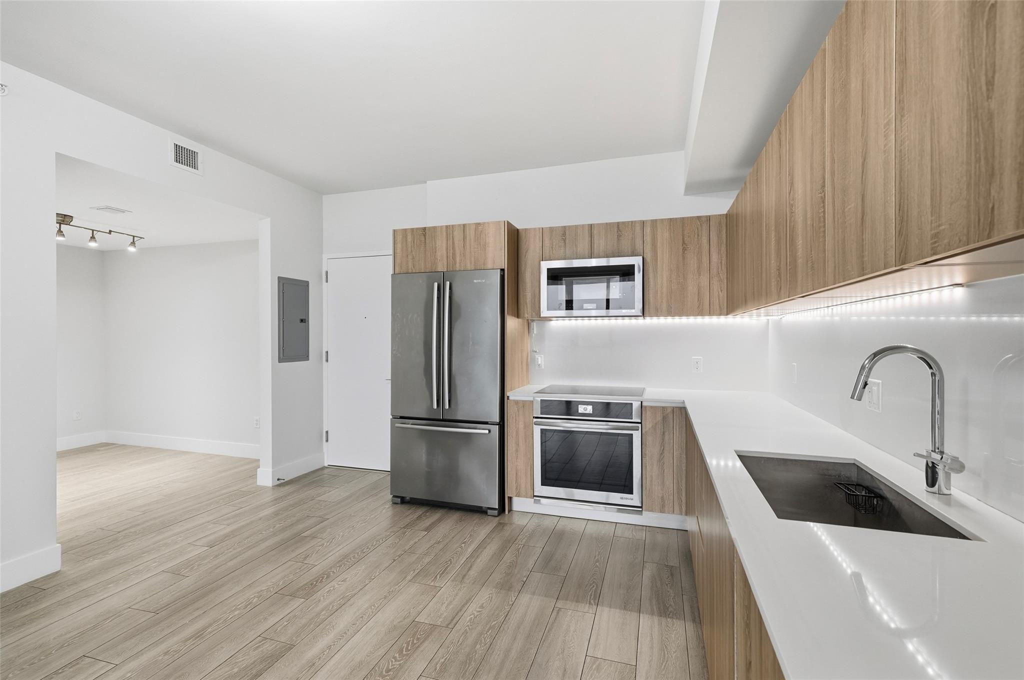 2960 NE 207th St #1108 Miami, FL 33180