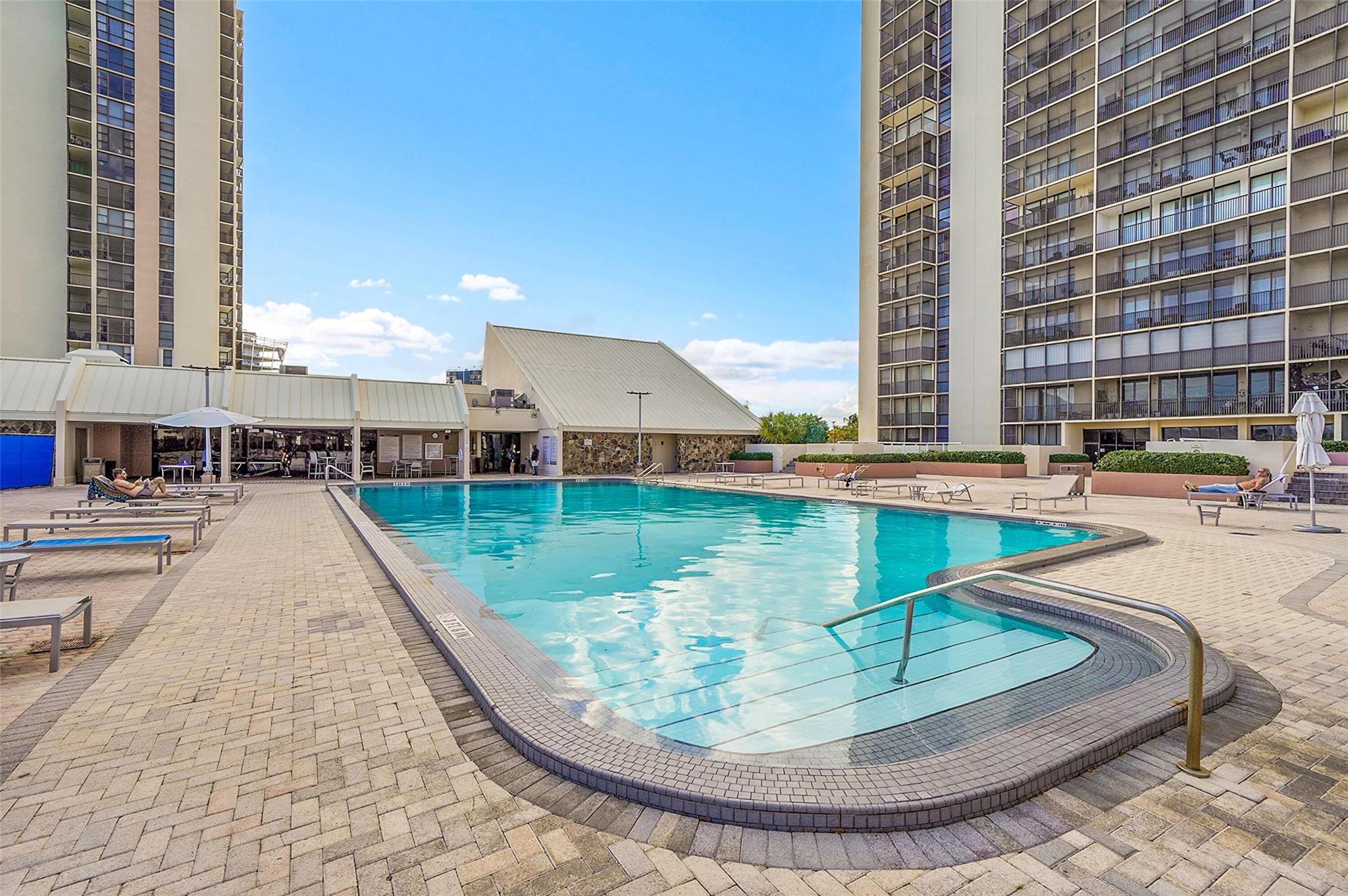 20335 W Country Clb Dr #2210 Aventura, FL 33180
