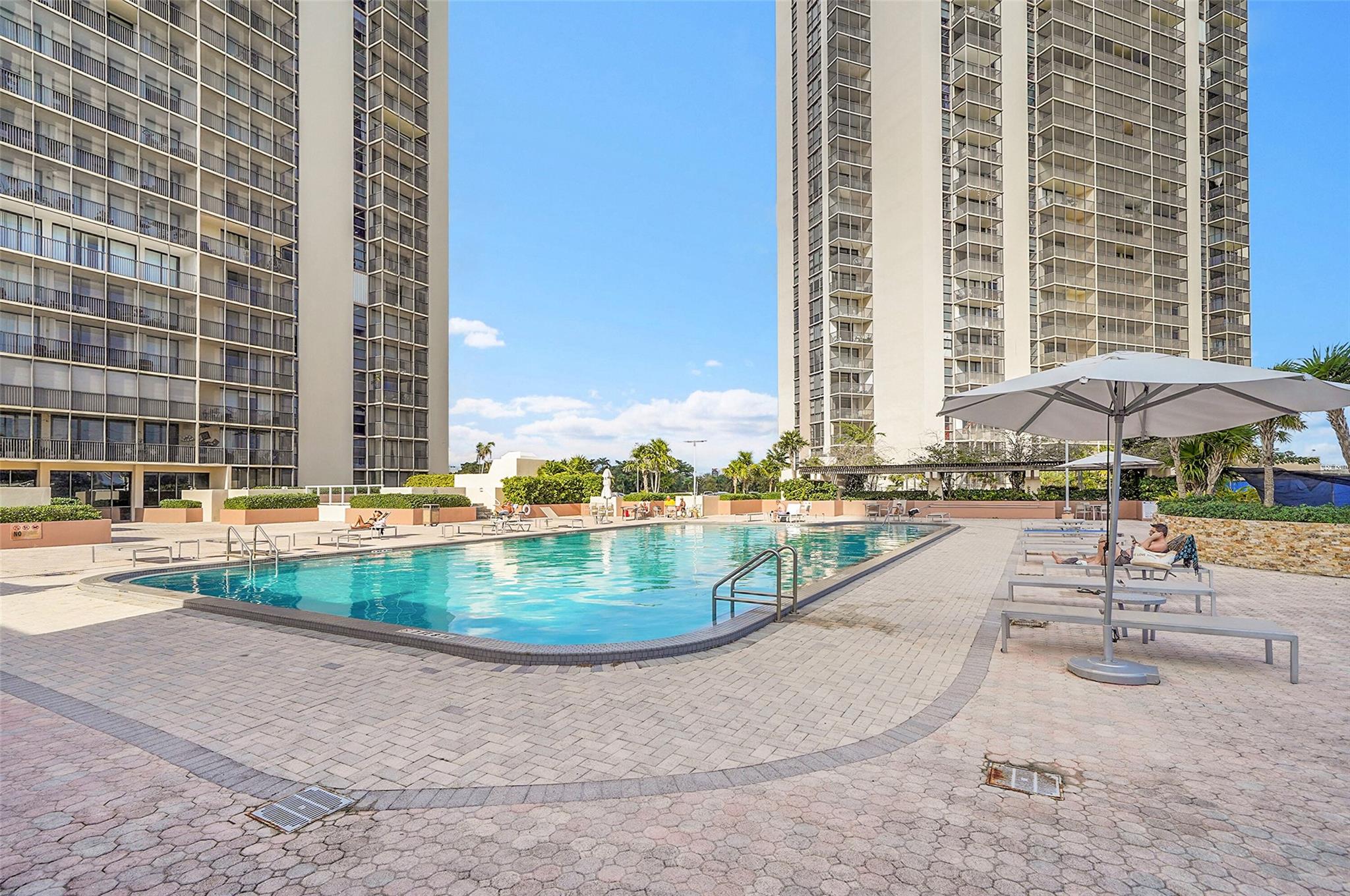 20335 W Country Clb Dr #2210 Aventura, FL 33180