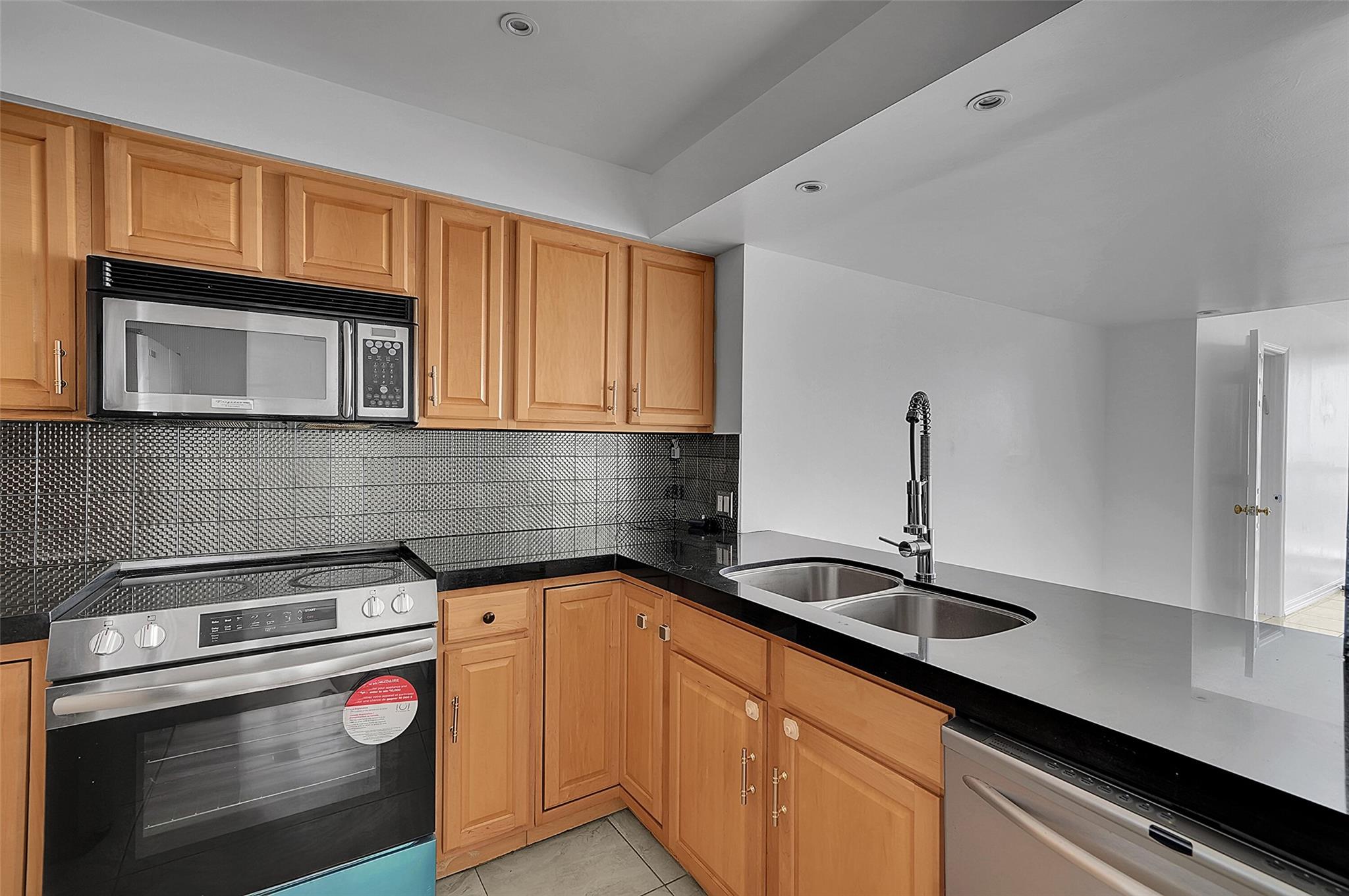 20335 W Country Clb Dr #2210 Aventura, FL 33180