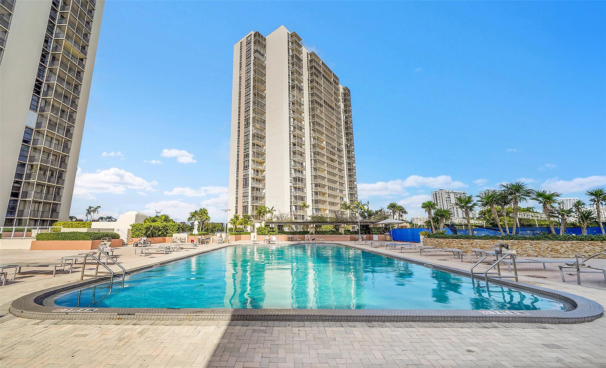 20335 W Country Clb Dr #2210 Aventura, FL 33180