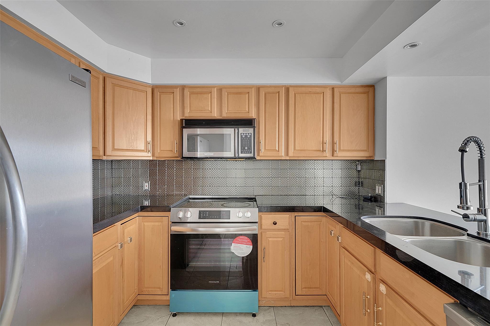 20335 W Country Clb Dr #2210 Aventura, FL 33180