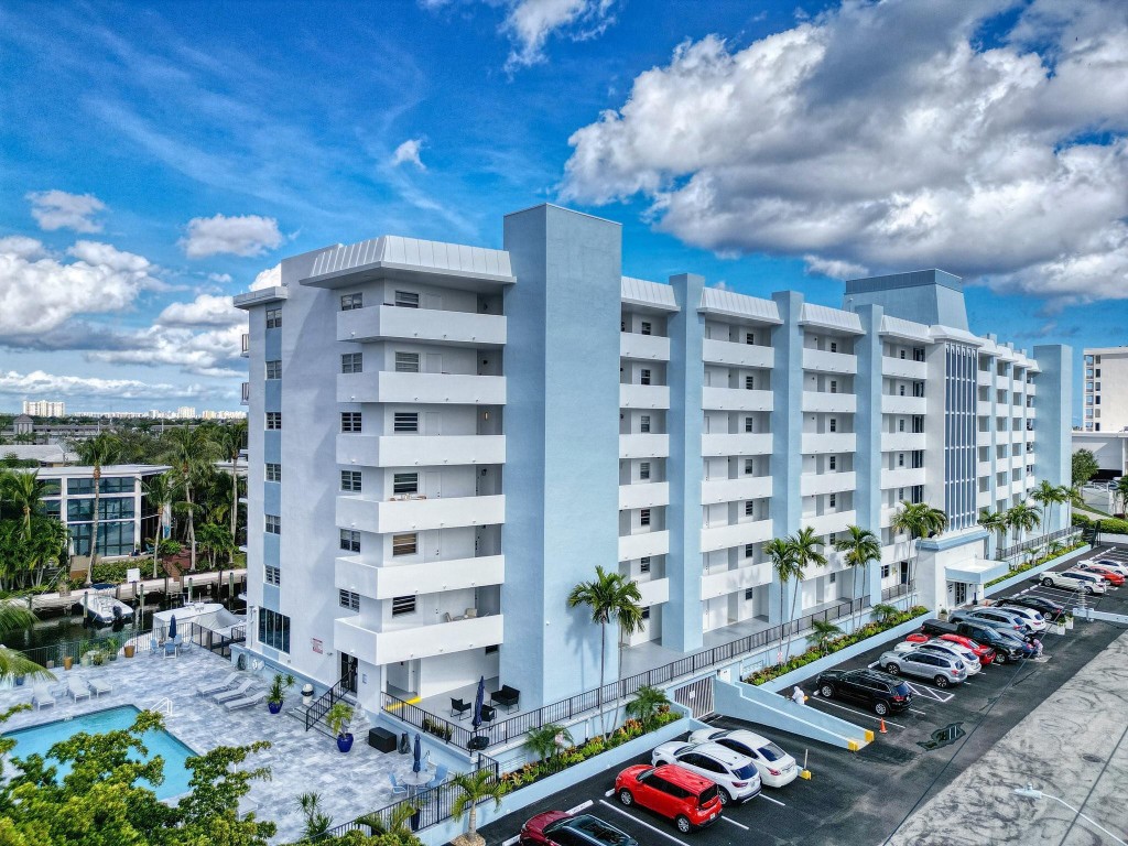 3051 NE 48th St #404 Fort Lauderdale, FL 33308