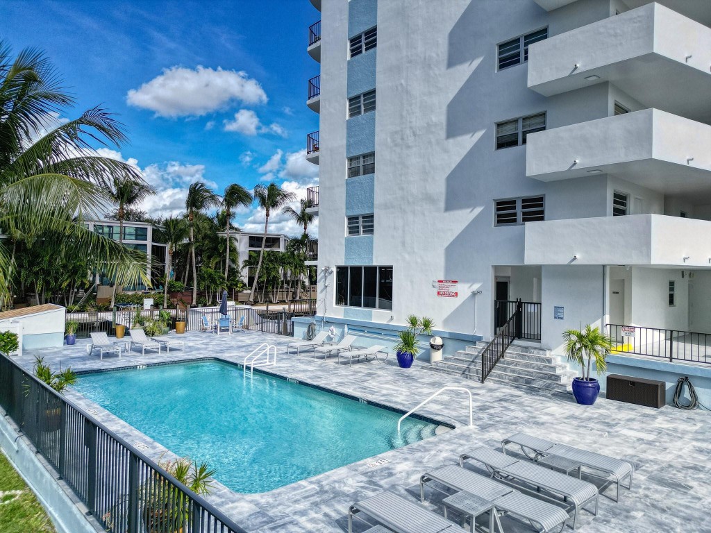 3051 NE 48th St #404 Fort Lauderdale, FL 33308