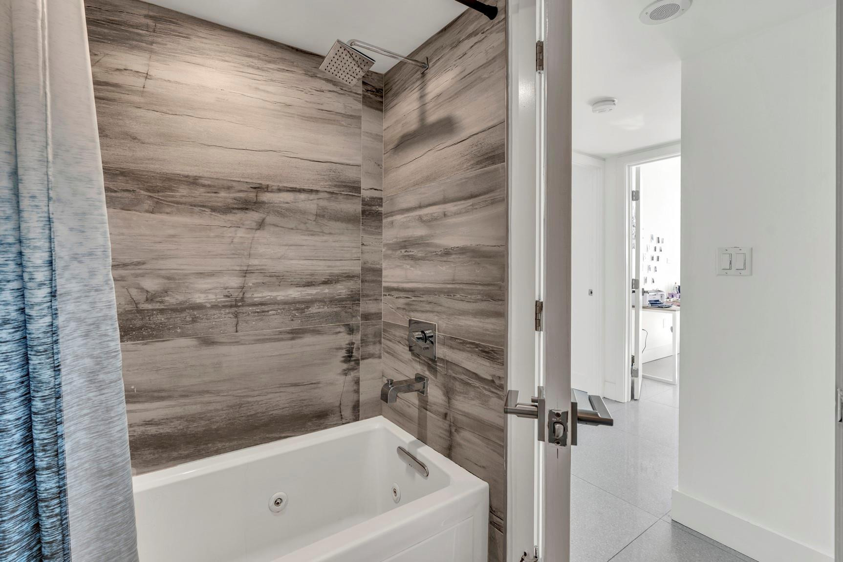 11930 N Bayshore #404 North Miami, FL 33181