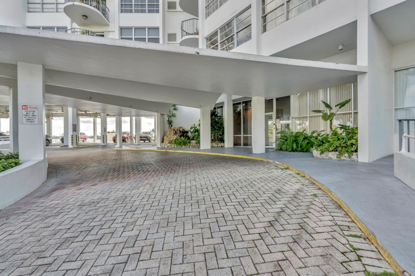 11930 N Bayshore #404 North Miami, FL 33181