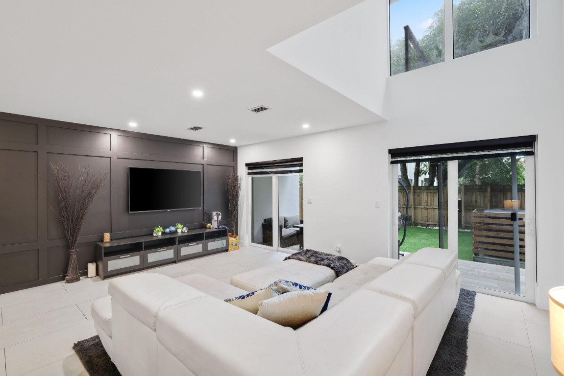 1124 NE 2nd #1124 Fort Lauderdale, FL 33304