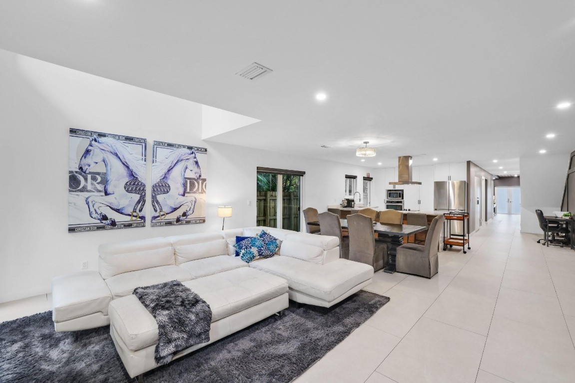 1124 NE 2nd #1124 Fort Lauderdale, FL 33304