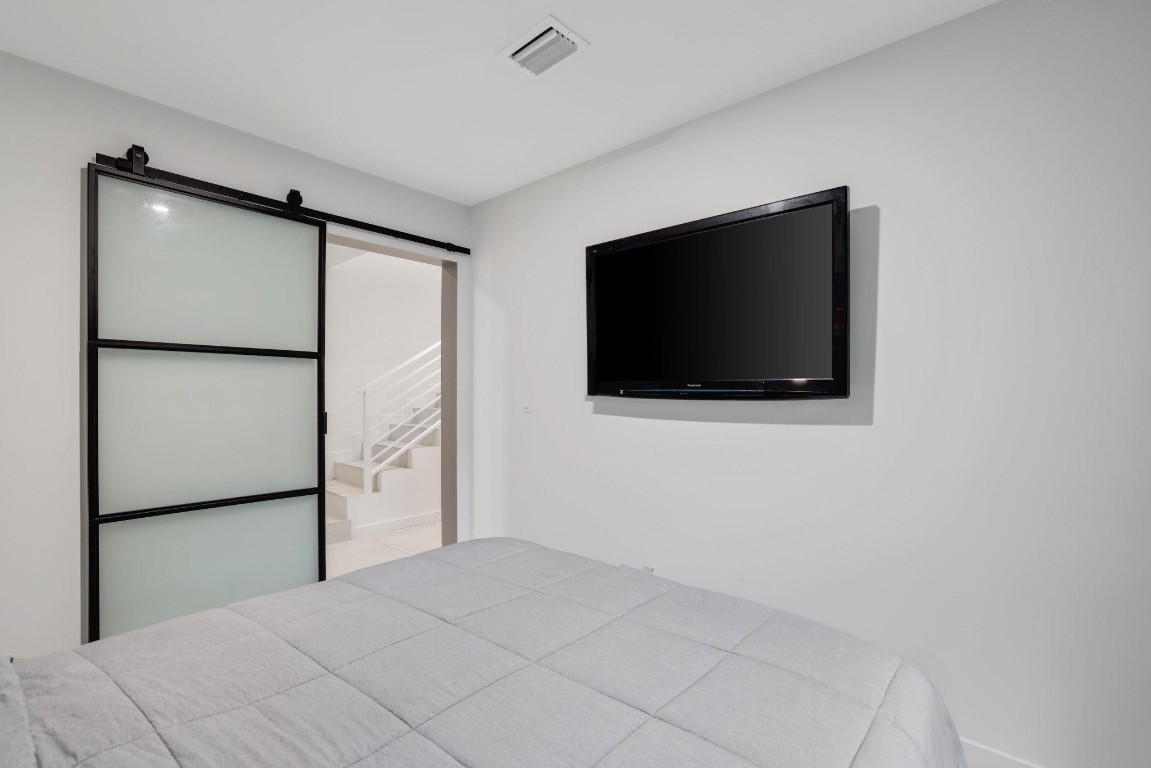 1124 NE 2nd #1124 Fort Lauderdale, FL 33304