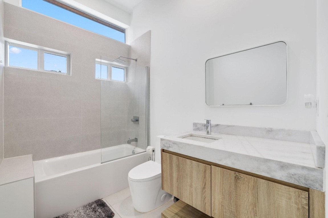 1124 NE 2nd #1124 Fort Lauderdale, FL 33304