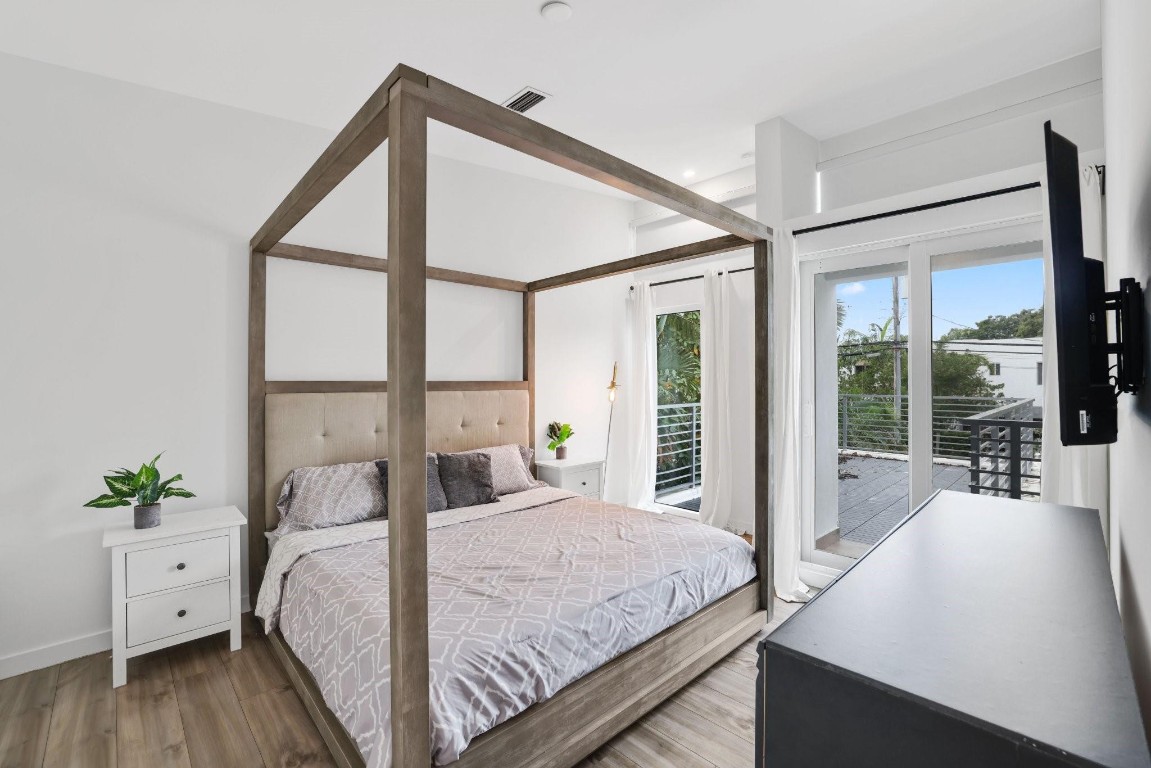 1124 NE 2nd #1124 Fort Lauderdale, FL 33304