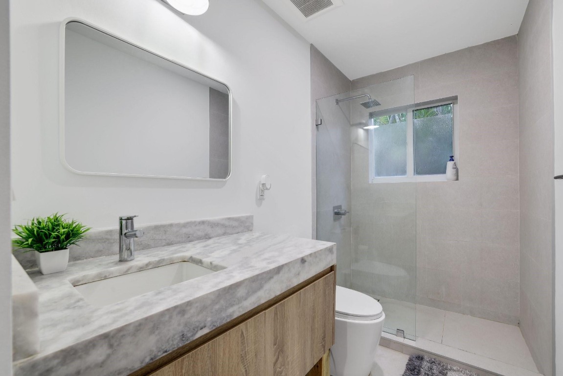 1124 NE 2nd #1124 Fort Lauderdale, FL 33304