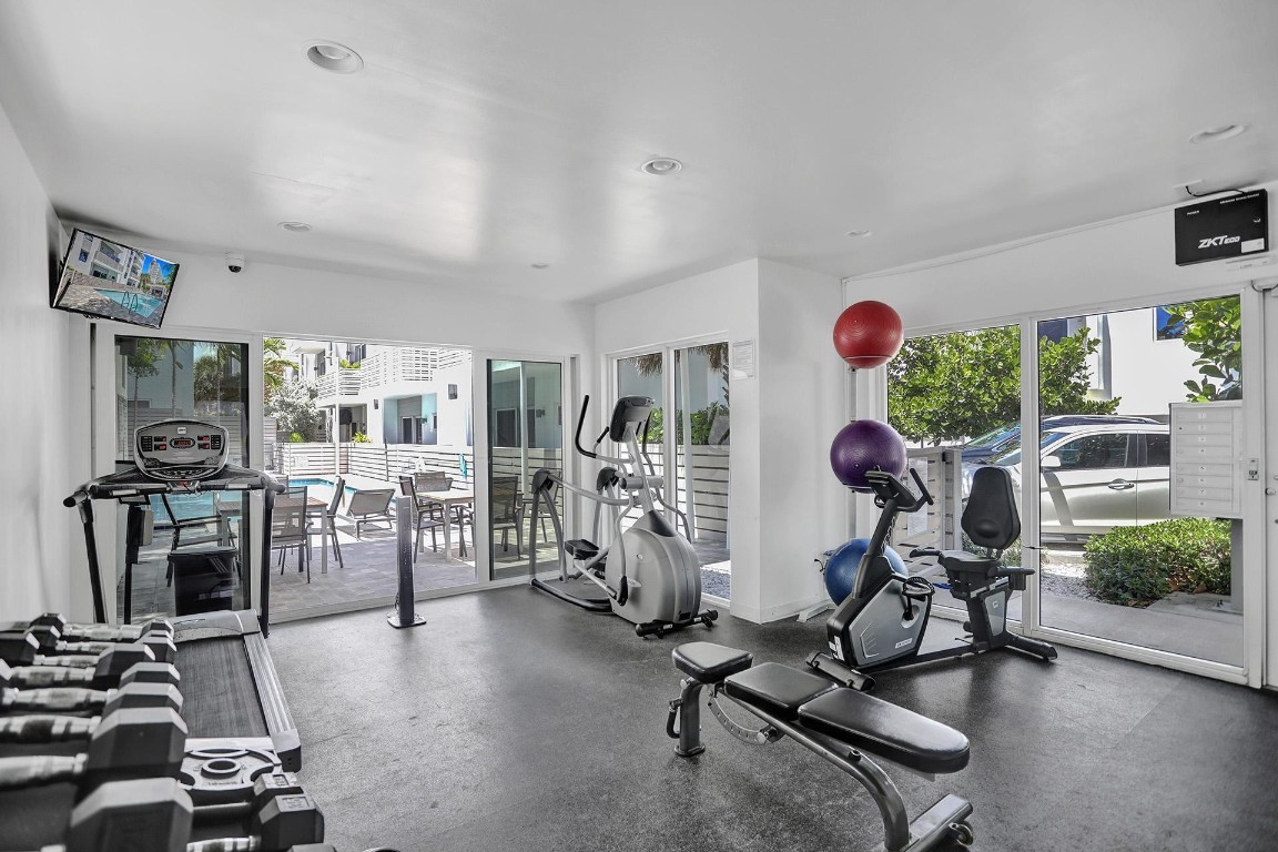 1371 N Ocean Pompano Beach, FL 33062