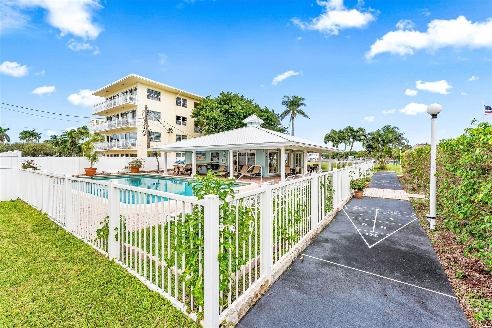 2758 NE 30th #3A Lighthouse Point, FL 33064