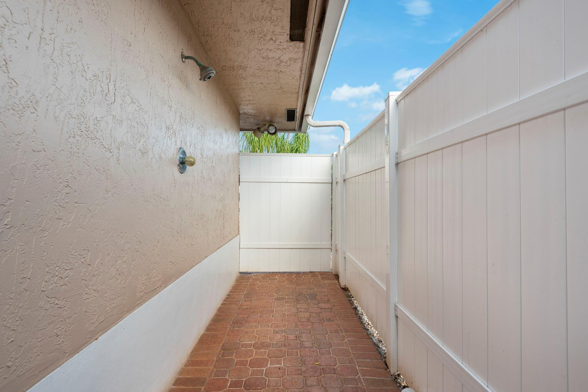 2865 NE 19th Pompano Beach, FL 33062