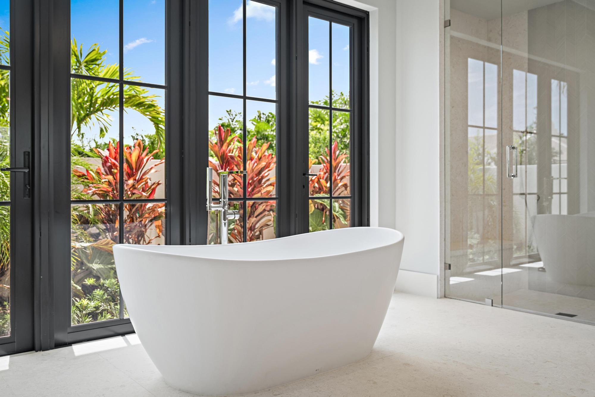 2916 Bluewater Cv Gulfstream, FL 33483