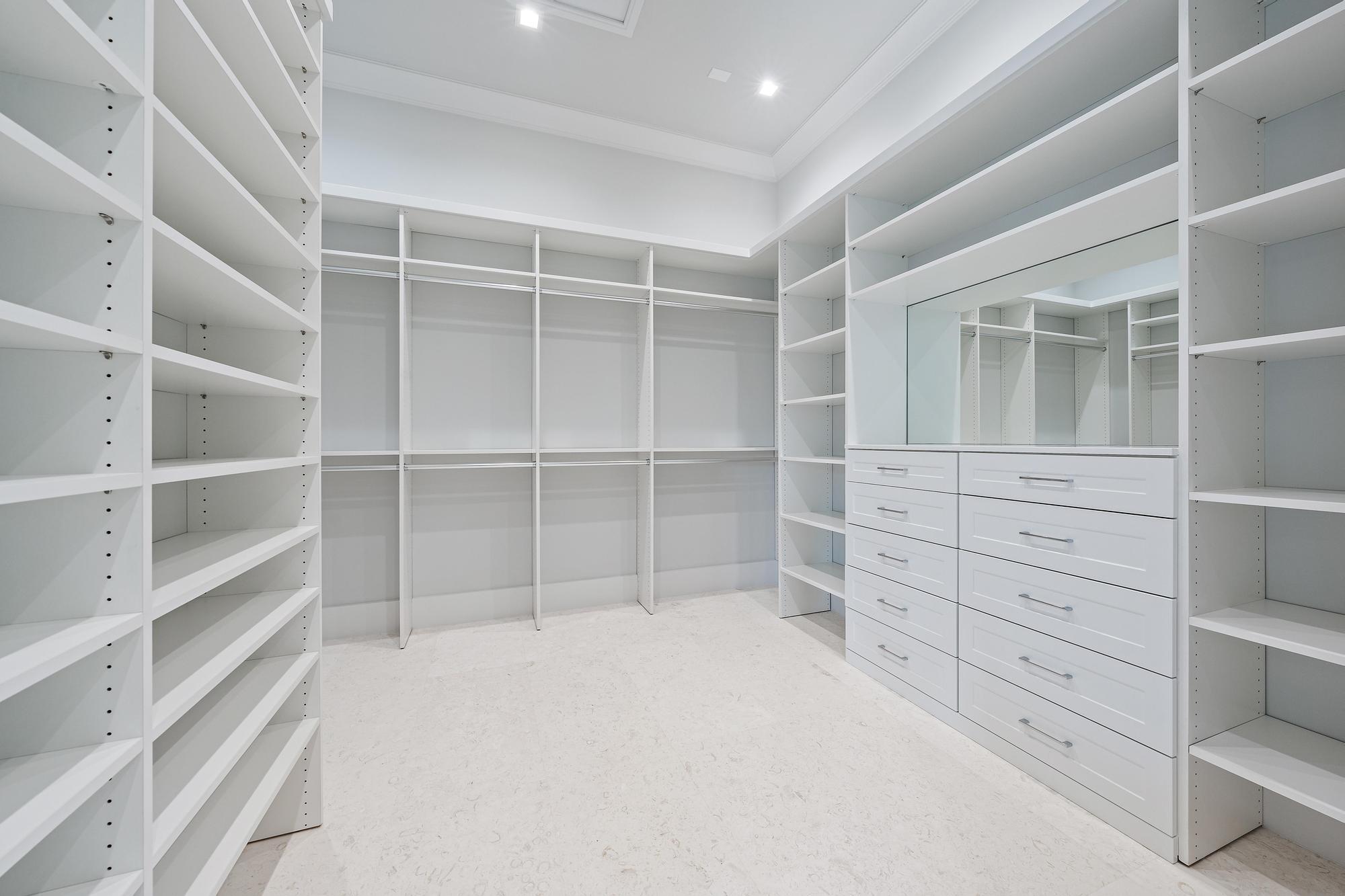 2916 Bluewater Cv Gulfstream, FL 33483