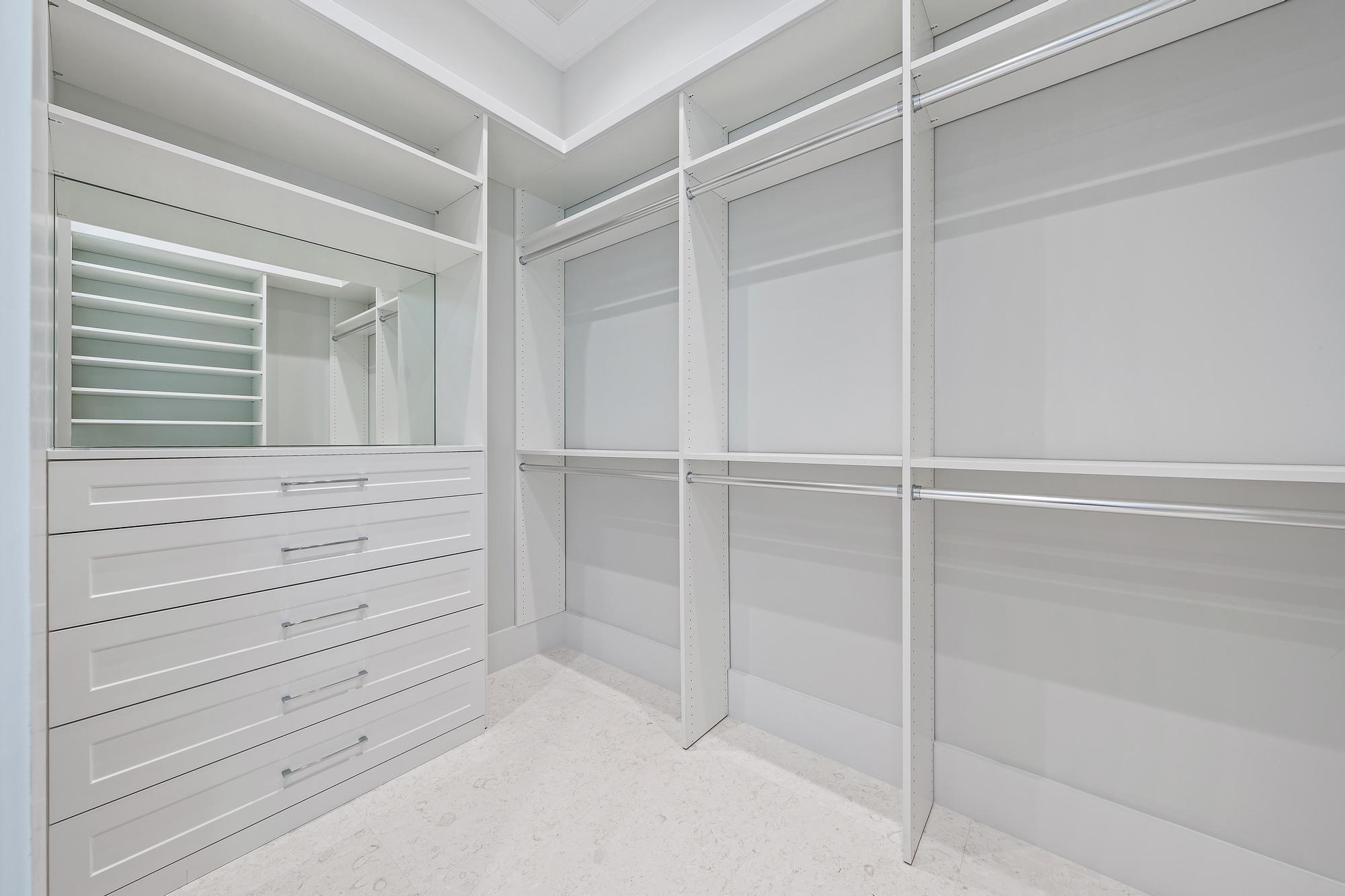 2916 Bluewater Cv Gulfstream, FL 33483