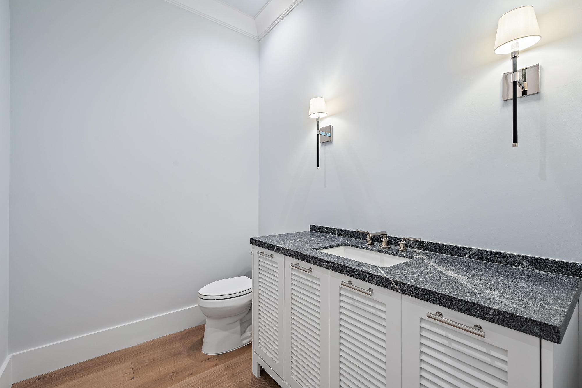 2916 Bluewater Cv Gulfstream, FL 33483