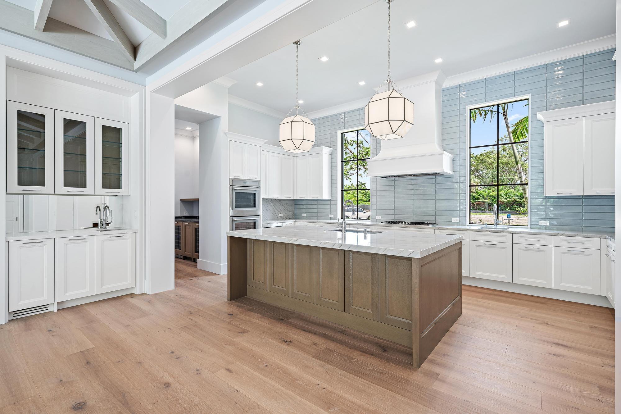 2916 Bluewater Cv Gulfstream, FL 33483