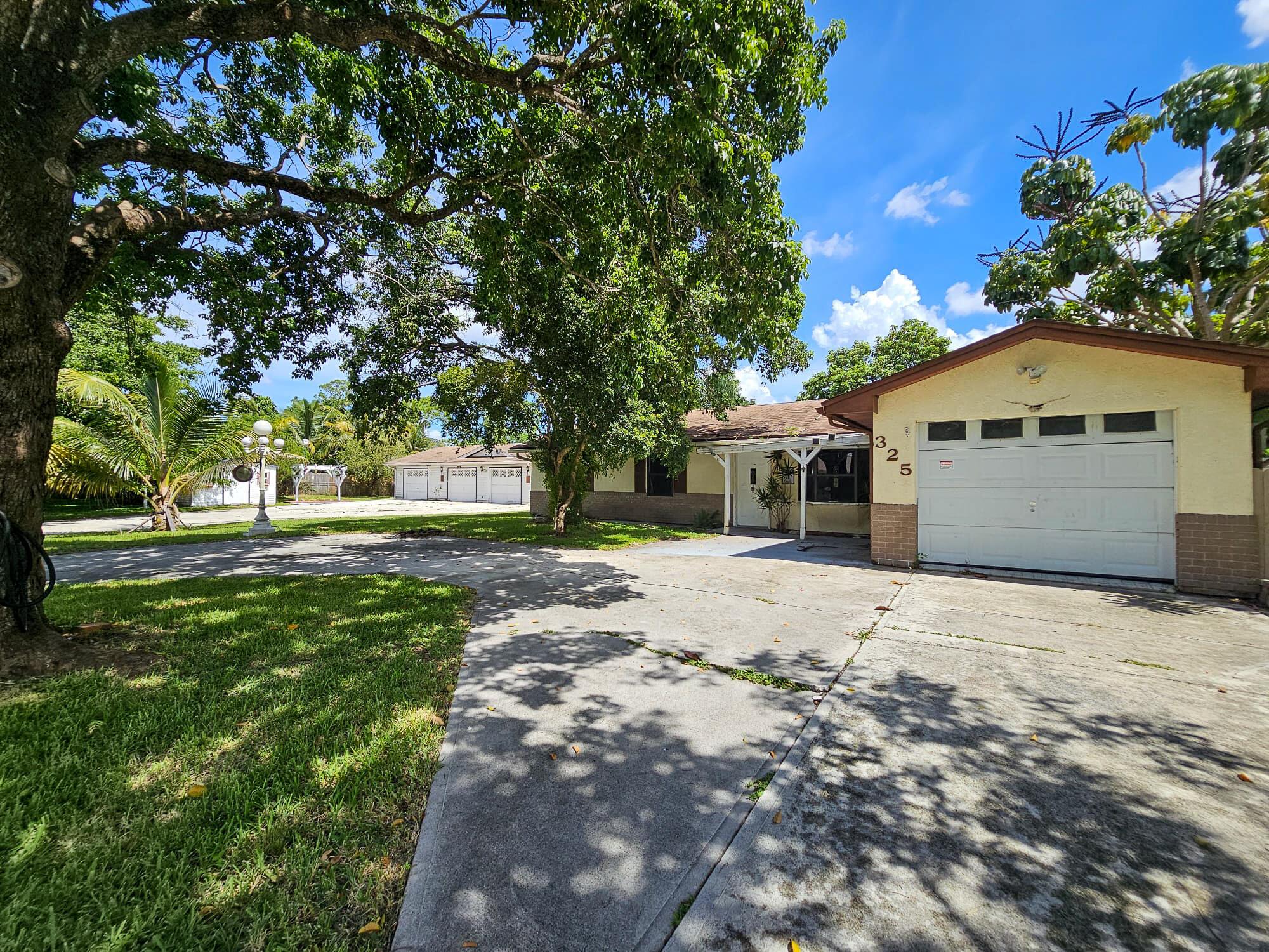 325 NW Rebecca Ave