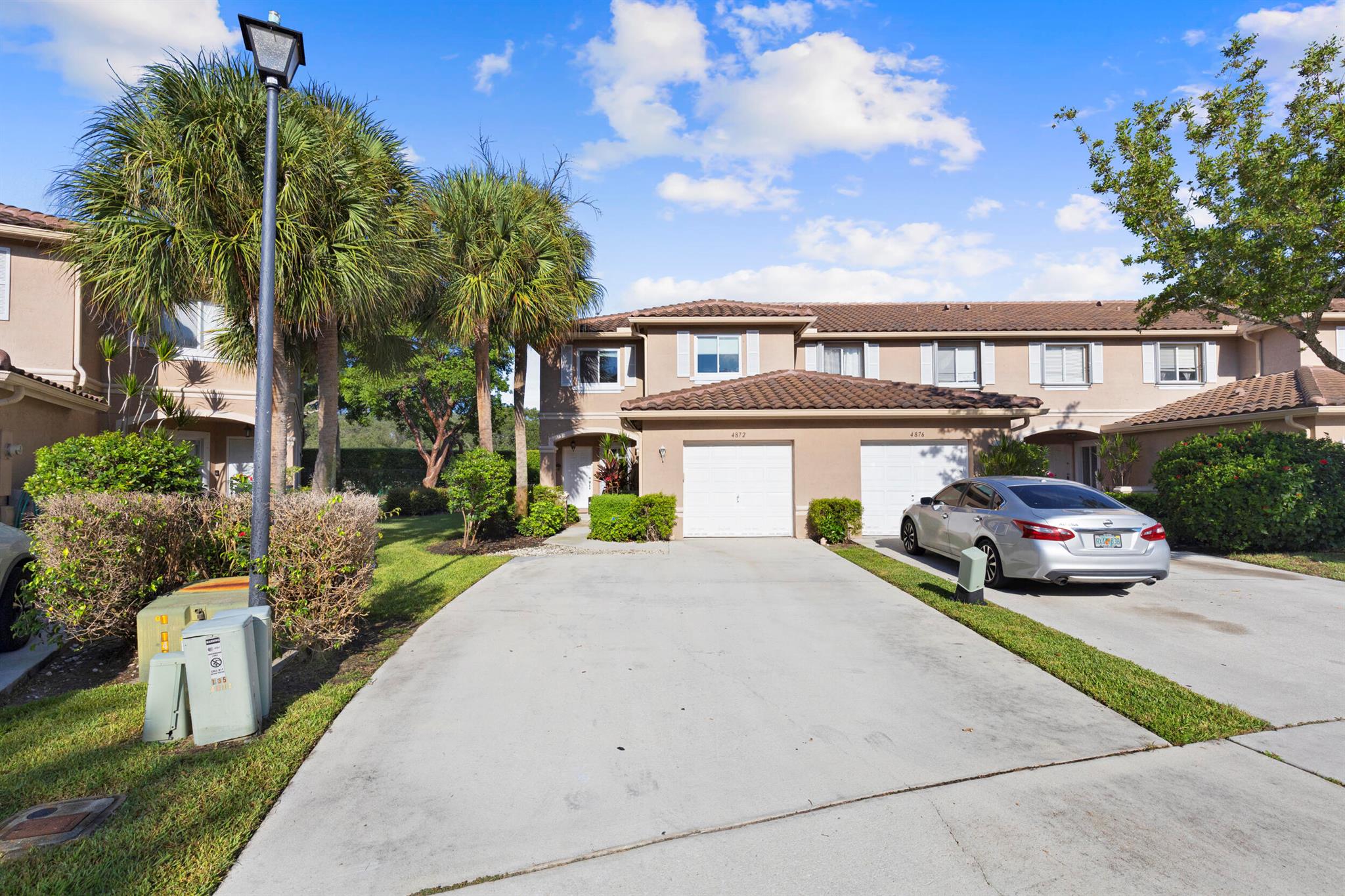 4872 Pinemore Ln