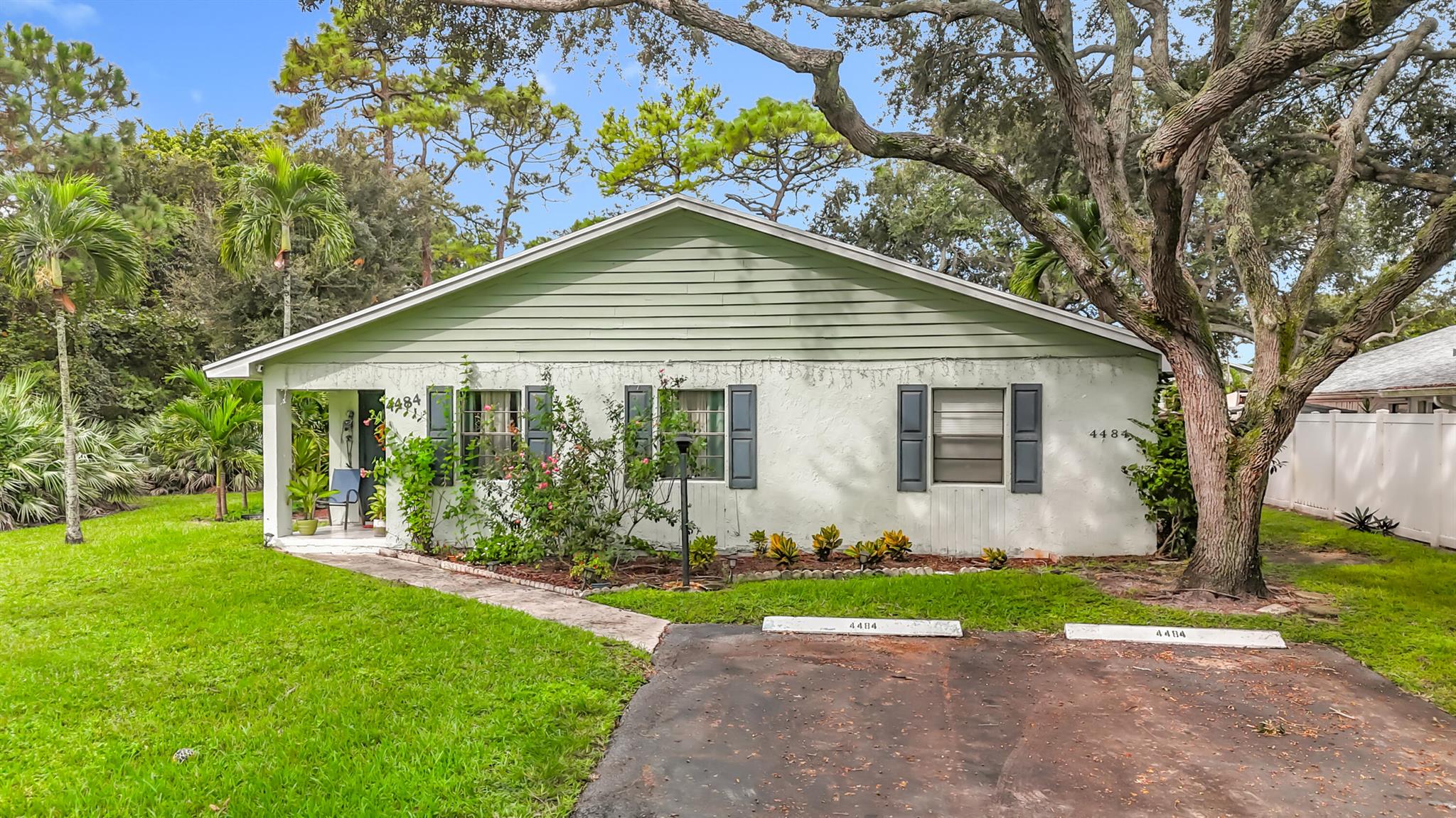 4484 Walden Cir
